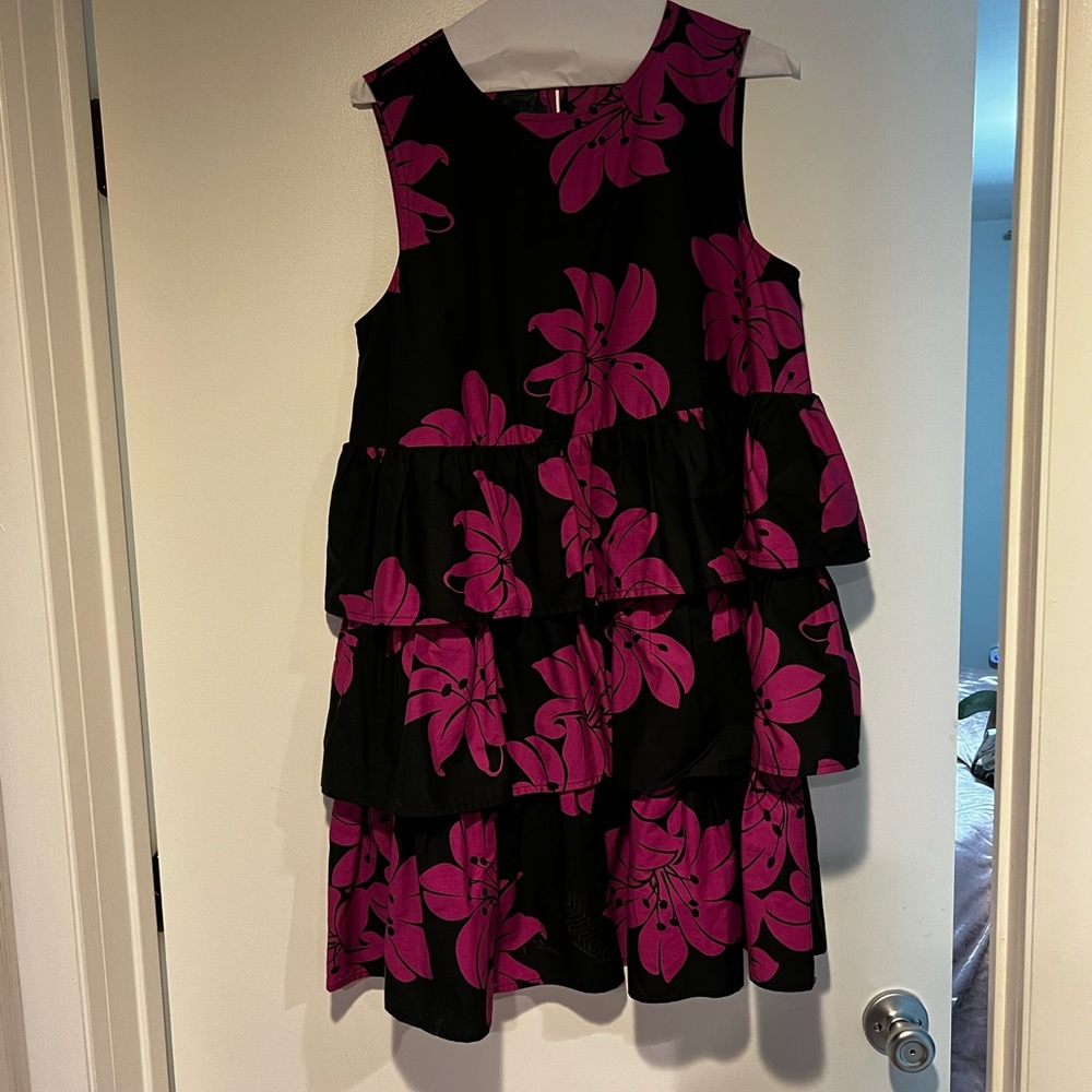 Womens dress . Short , black and fishies pink